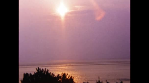Atina Yunanistan Eylül 1973 Lerde Yunan Deniz Manzarasında Gün Batımı — Stok video