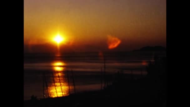 Atény Řecko Září 1973 Oranžový Západ Slunce Řecké Mořské Scéně — Stock video
