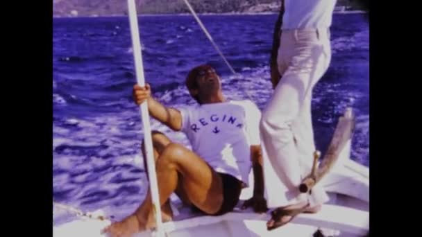 1973年9月希腊雅典 70年代的富人帆船度假场景 — 图库视频影像