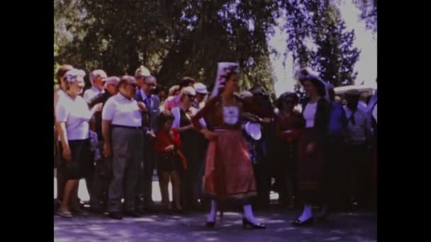 Дубровник Хорватия Июнь 1973 Люди Одетые Традиционную Хорватскую Одежду — стоковое видео