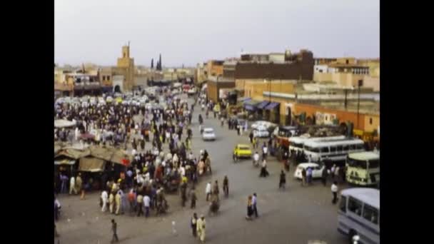 Μαρακές Μαρόκο Σεπτέμβριος 1973 Πλήθος Αγορά Στο Δρόμο Morocco Σκηνή — Αρχείο Βίντεο