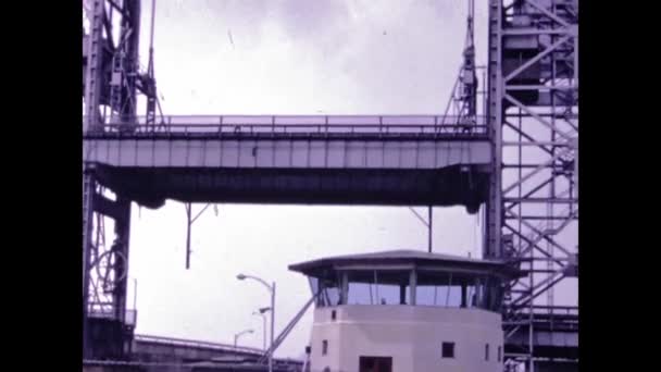 Montreal Canada Maart 1967 Vrachtschip Betreedt Havenscene Jaren — Stockvideo