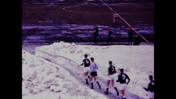 Lugano Suiza Marzo 1969 Jugadores Fútbol Entran Escena Los — Vídeo de stock