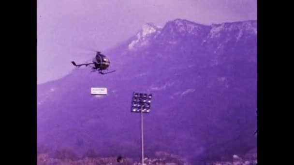 Lugano Suiza Marzo 1969 Helicóptero Con Banner Publicitario Los Años — Vídeos de Stock