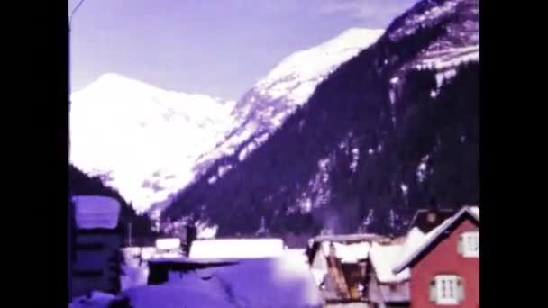 スイス ルガーノ1969年3月 60年代の雪に覆われた高山風景 — ストック動画