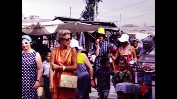トルコ イスタンブール1969年6月 60年代のイスタンブール ストリート マーケット シーン — ストック動画