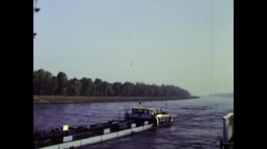 Amsterdam, Hollanda Mayıs 1988: Gemiler 80 'lerde Ren sahnesinde yelken açtı