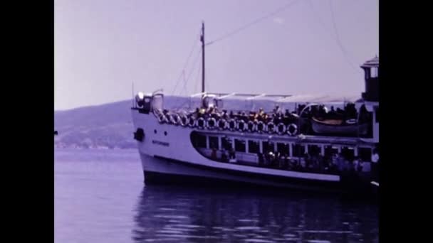 Kusadasi Τουρκία Ιούνιος 1969 Αφήνει Πλοίο Από Την Προβλήτα Της — Αρχείο Βίντεο