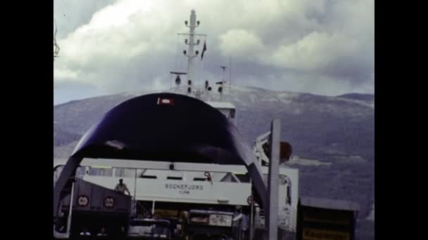 Olso Norveç Ağustos 1986 Araçlar Lerde Feribot Sahnesinden Iniyor — Stok video