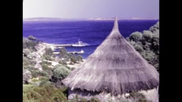 Olbia Italy June 1968 Туристи Узбережжі Сардинії — стокове відео