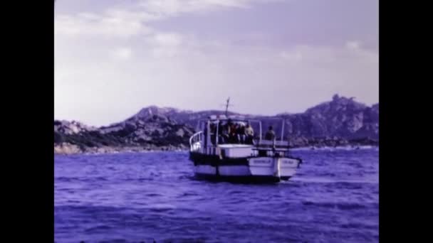 オルビア イタリア1968年6月 サルデーニャ島のボート休暇シーン — ストック動画