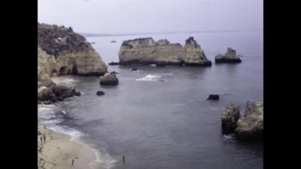 1980年8月葡萄牙维拉莫拉 1980年代维拉莫拉海滩景 — 图库视频影像