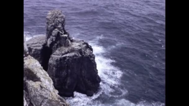 1980年8月葡萄牙维拉莫拉 1980年代维拉莫拉岩石海岸场景 — 图库视频影像