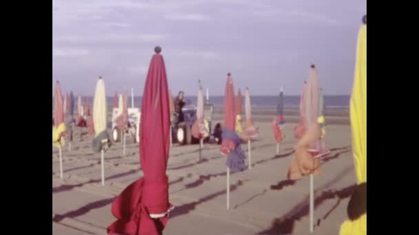 1979年8月 法国诺曼底 80年代的黄金海岸景观 — 图库视频影像