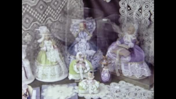 Brussels Belgium May 1982 Embroidered Doily Shop Scene 80S — Stock Video