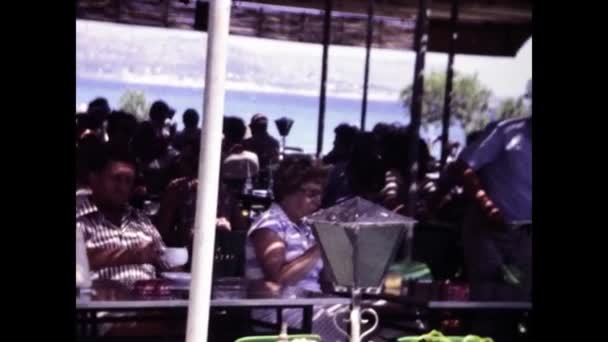 Rhodes Grécia Junho 1981 Pessoas Tomam Café Manhã Bar Beira — Vídeo de Stock