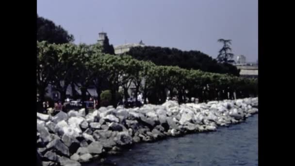イタリアのデセンツァーノ1976年5月 70年代のガルダ湖のデセンツァーノ市の景色 — ストック動画