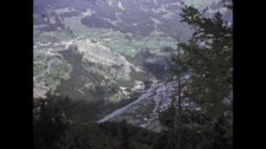 Tirolo, İtalya Mart 1974: 70 'lerdeki Tirolo dağ manzarası