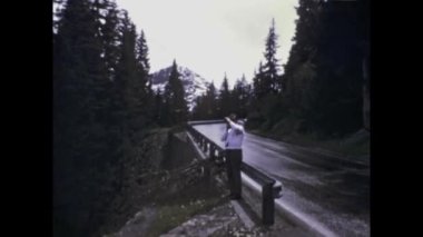 Tirolo, İtalya Mart 1974: 70 'lerdeki Tirolo dağ manzarası