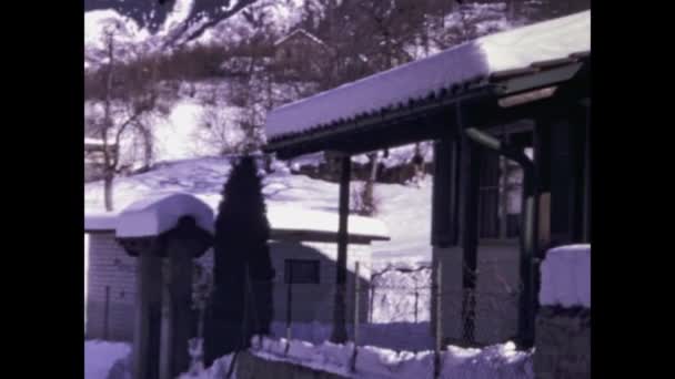 Lottigna Switzerland November 1970 Snow Village Alps Scene — 图库视频影像