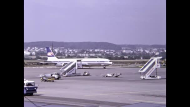 Цюрих Швейцария Август 1972 Аэропорт Цюриха Самолетами Годов — стоковое видео