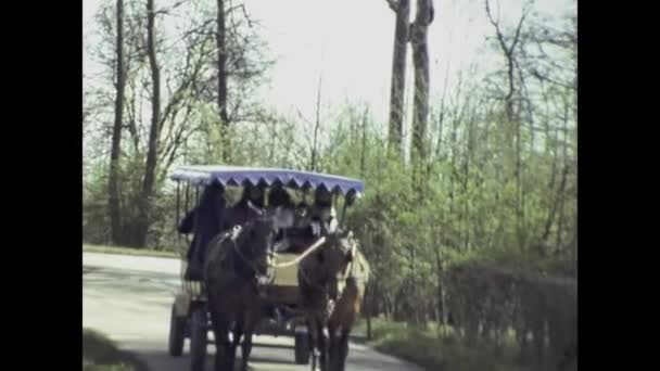 München Németország 1989 Április Emberek Években Utaznak Lóvonattal — Stock videók
