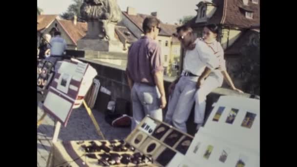 Prag Tjeckien September 1992 Souvenir Stall Gatan Scenen Talet — Stockvideo