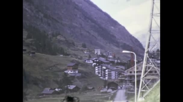 1974年6月スイス ソロボワ 70年代のアルプス地方の小さなスイス村 — ストック動画