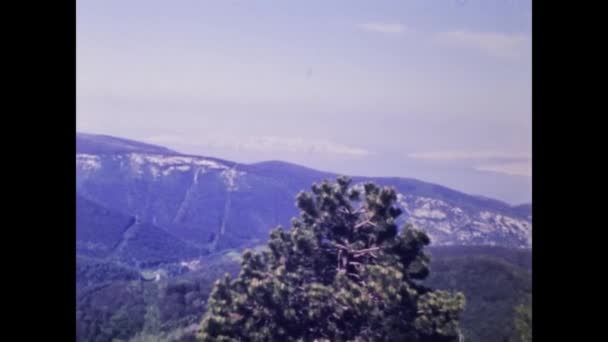 Pula Croácia Junho 1984 Grupo Turistas Férias Cena Das Montanhas — Vídeo de Stock