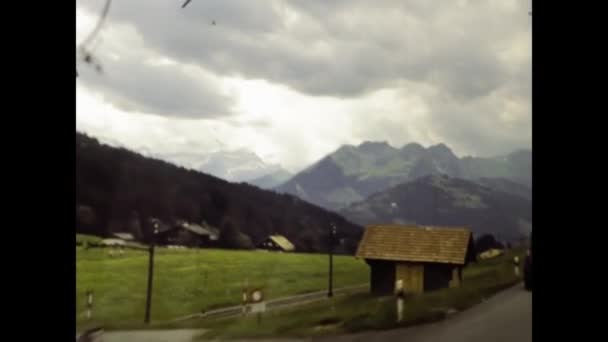 Sarnen Suiza Mayo 1984 Viaje Largo Escena Las Montañas Suizas — Vídeo de stock