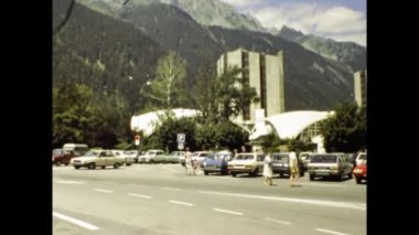 Chamonix, Fransa Haziran 1984: Chamonix köyü manzaralı 80 'ler