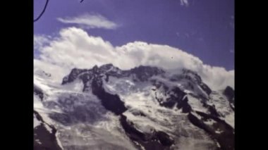Zermatt, İsviçre juna 1984: 80 'lerdeki İsviçre dağ manzarası