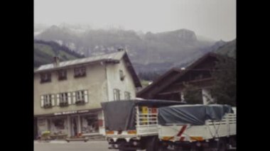 Sudtirol, İtalya 1984: Sudtirol Köyü manzarası 80 'lerde
