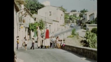 Olbia, İtalya Haziran 1966: 60 'larda maskotluk sahnesi olan köy fuarı