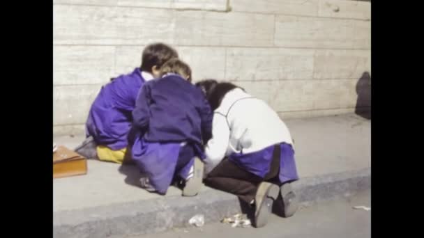 Milan Italy March 1975 Group Kids Play Together Street Scene — Stock Video
