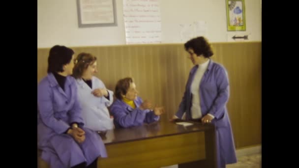 Milan Italy March 1975 Janitors School Scene 70S — Stock Video