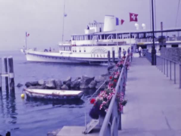 1973年3月 瑞士洛桑 70年代日内瓦湖场景中的船 — 图库视频影像