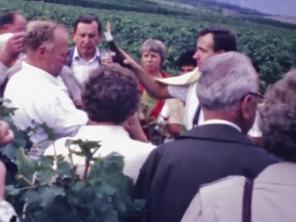 Лозанна Швейцария Март 1973 Посещение Виноградников Дегустация Вин — стоковое видео