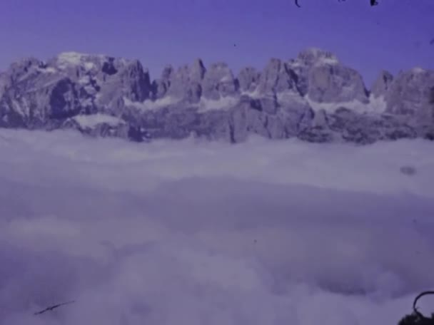 イタリア モルヴェノ1973年3月 70年代のアルプスの山頂風景 — ストック動画