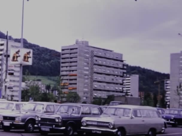 Schwarzwald Baar Kreis Shopping Mall Parkplatzszene Den 70Er Jahren — Stockvideo