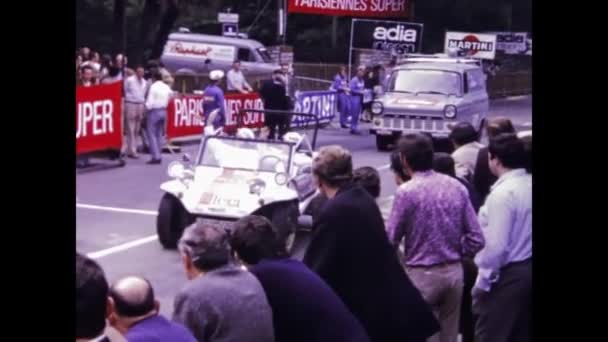 Normandia França Março 1971 Carro Com Competição Ciclismo Patrocinador Cena — Vídeo de Stock