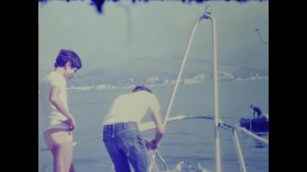 Olbia Italië Juni 1966 Mensen Vakantie Zeilboot Scene Jaren — Stockvideo