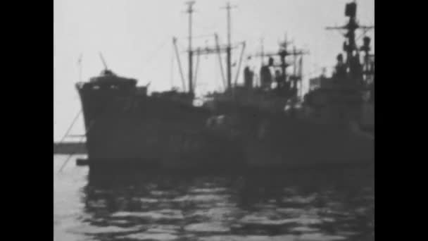 Olbia Italien Juni 1945 Wwii Krigsfartyg Andra Världskriget Två Krigsfartyg — Stockvideo