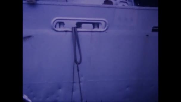 1994年5月5日 联合王国朴茨茅斯 90年代在船坞现场的军舰 — 图库视频影像