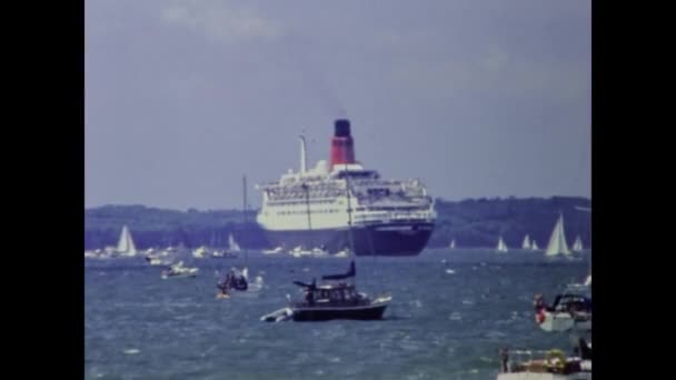 Portsmouth Reino Unido Mayo 1994 Crucero Mar Entre Muchos Barcos — Vídeos de Stock