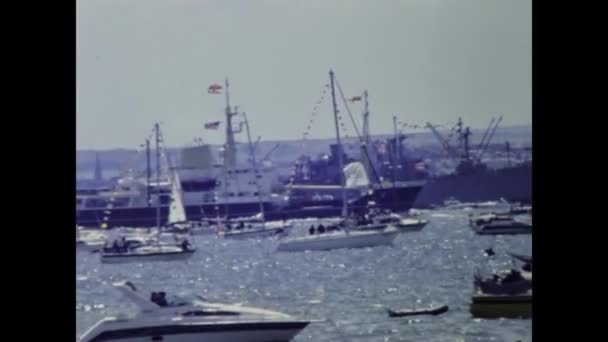 Portsmouth Royaume Uni Mai 1994 Navire Guerre Entre Nombreux Bateaux — Video