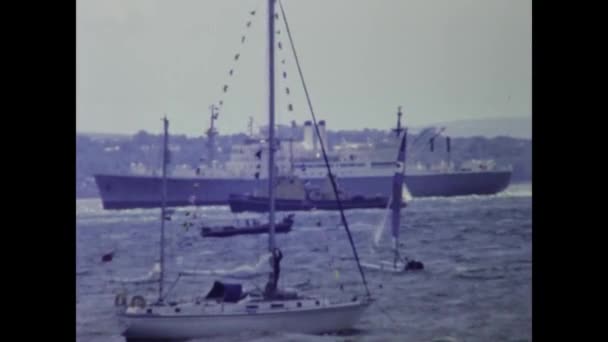 Portsmouth Reino Unido Mayo 1994 Buque Guerra Entre Muchos Barcos — Vídeos de Stock