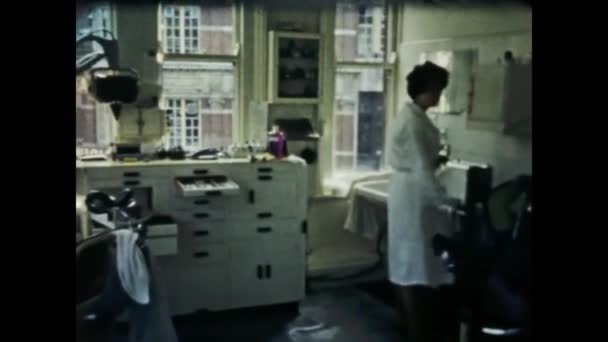 Londres Royaume Uni Mai 1955 Dental Practice Interior Scene 50S — Video