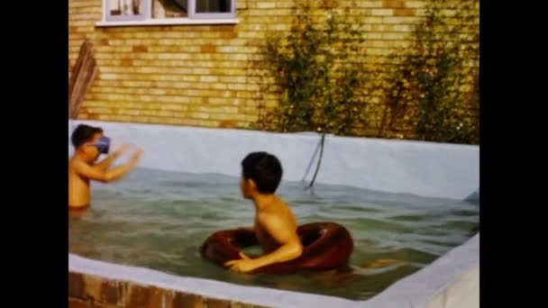 Londýn Velká Británie May 1958 Dětský Domov Bazén Vzpomínky Scéna — Stock video