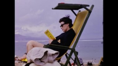 Gran Canaria, İspanya Haziran 1965: Çocuklar plaj tatili 60 'lardaki eski hatıralar sahnesi